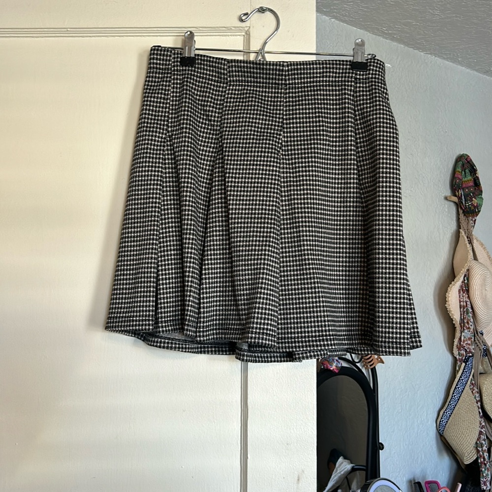 Max studio pleated skirt